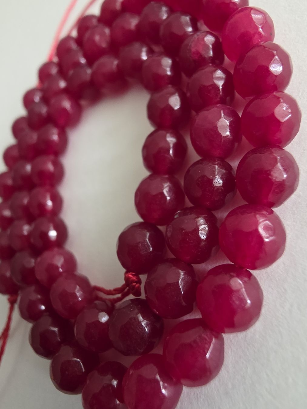 Minéraux & Lithothérapie: Chalcedon facettiert  Rubinrot 6mm. Strang – Neuf avec emballage d'origine à Menziken par Mirager 2