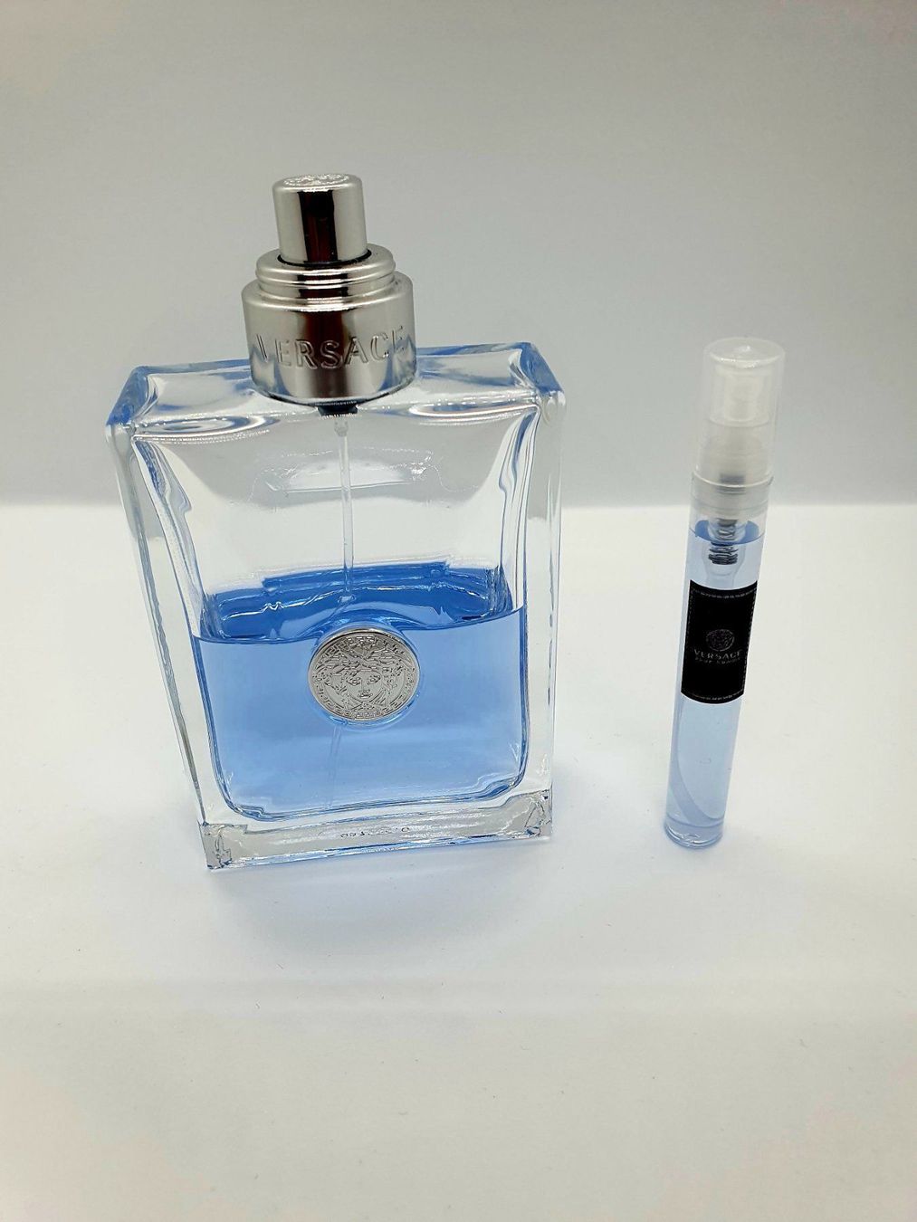 Versace Profumi & Eau de Toilette: 5 ml VERSACE POUR HOMME ABFÜLLUNG – Nuovo (secondo la descrizione) da St. Gallen venduto da CaliSunshine