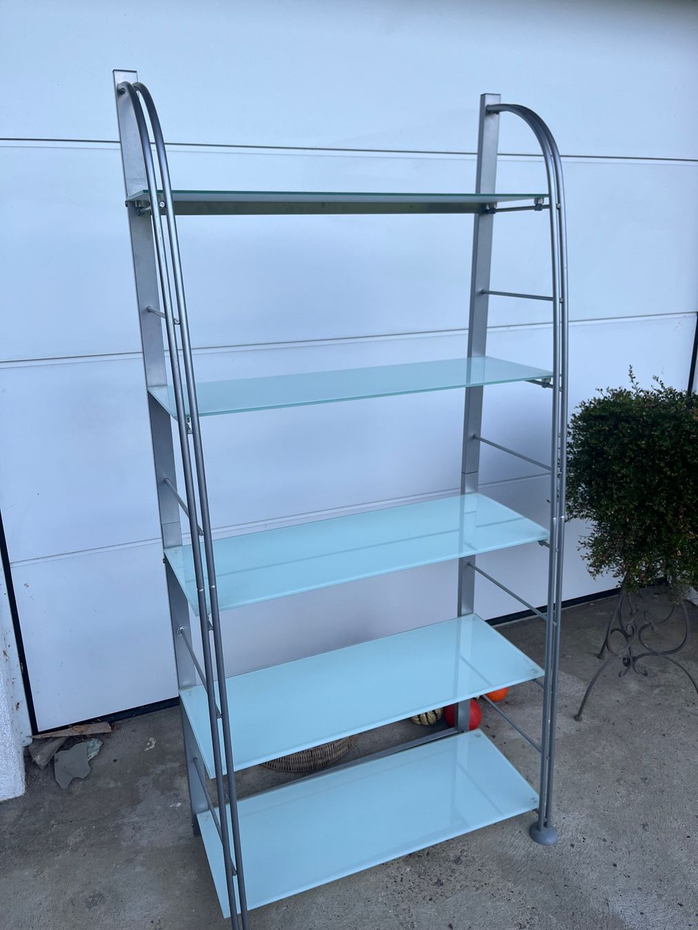 Étagères: 2 Regale Metall / Milchglas – D'occasion à Immensee par Kuesu7 1