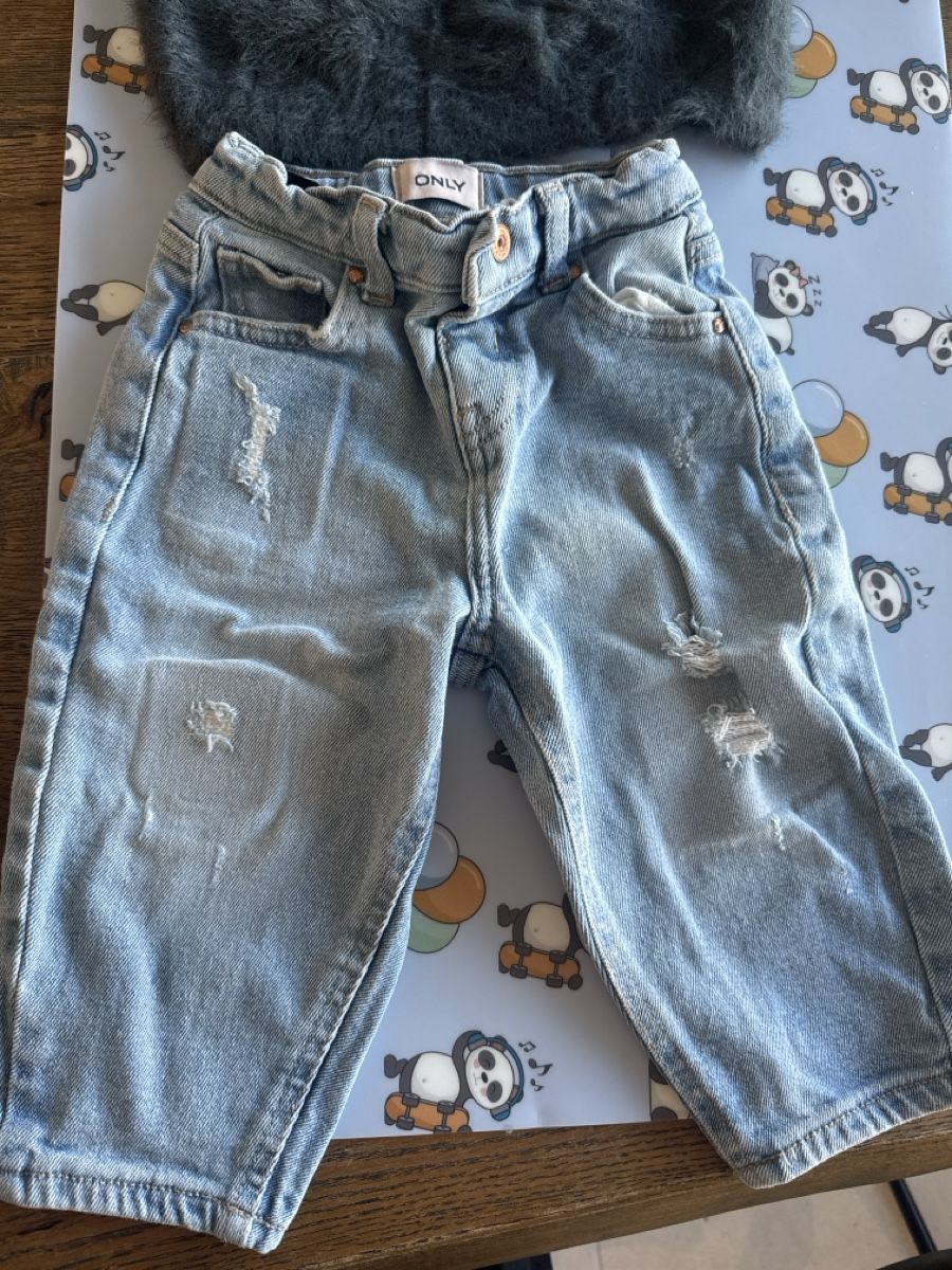 Lotti & Set di vestiti: Kinder Set Pullover und Jeans Grösse 86 neuwertig – Usato da Zug venduto da sil_82fx 1