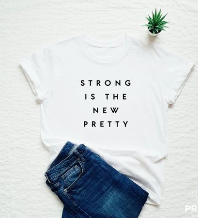 Trendiges T-Shirt mit Spruch "Strong is the new pretty" XS