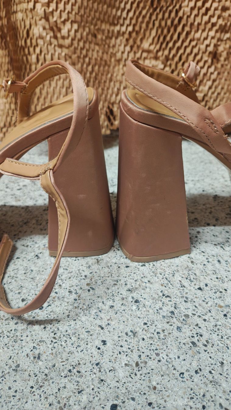 H&M Scarpe da donna: Sehr beeindruckend Satinsandalen – Usato da Thalwil venduto da hri_s2bq 4