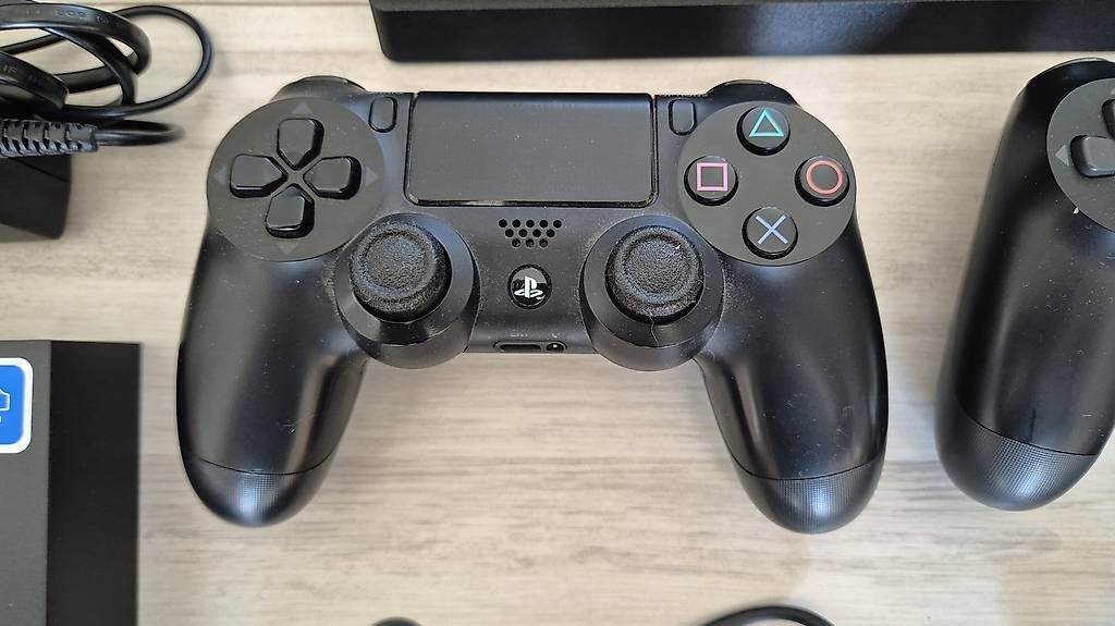Console: Playstation 4 mit VR Brille – Usato da Unterentfelden venduto da Isi_86 2