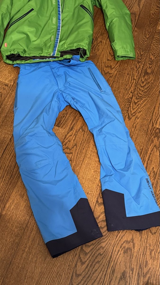 Helly Hansen Lots de vêtements: Skianzug Helly Hansen Herren Gr. S – D'occasion à Zürich par bi_9107 1