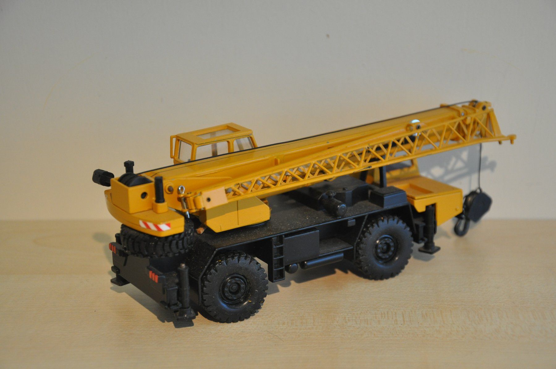 Conrad Kit di modellismo & Modellini statici: LIEBHERR Mobilkran – Difettoso da Mitlödi venduto da worker04 2
