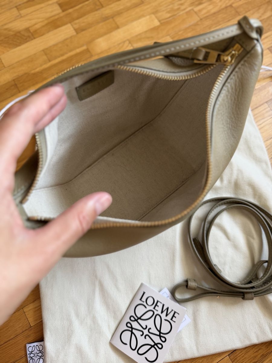 Loewe Sacs femmes: Loewe Mini Hammock hobo bag – Neuf (Voir description) à Nyon par dasha107 8