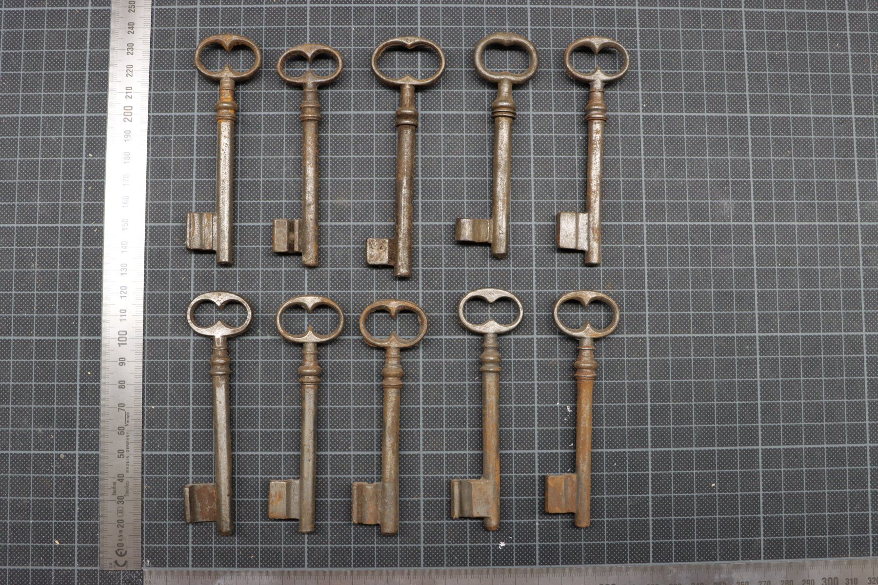 Chiavi: Lot mit 10 antiken Schlüsseln – Usato da Emmetten venduto da Super008