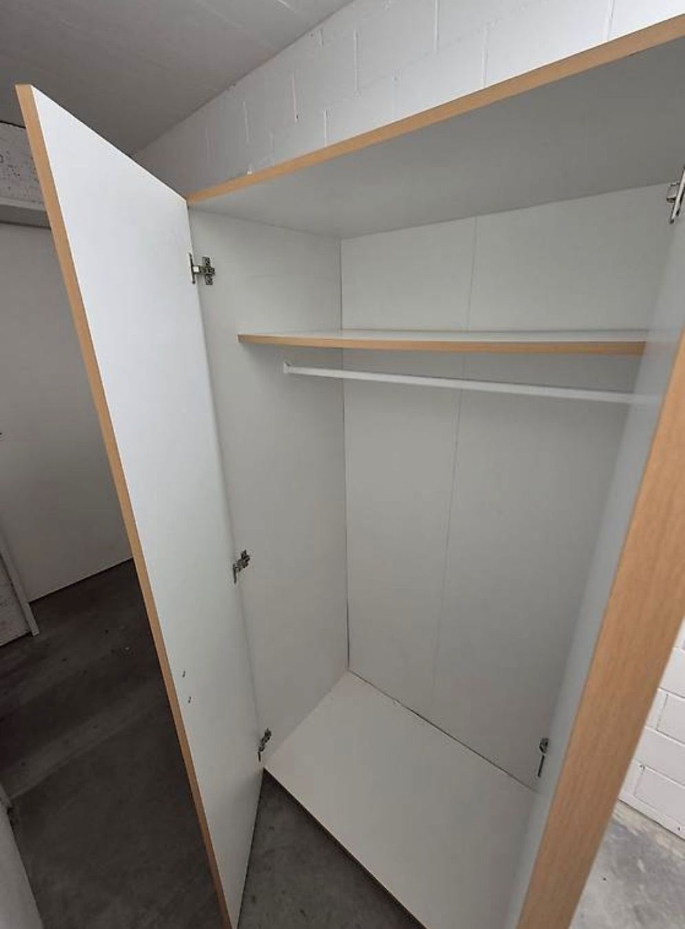Armadi: Kleiderschrank -Top -Holz – Usato da Vilters venduto da tin1tho 1