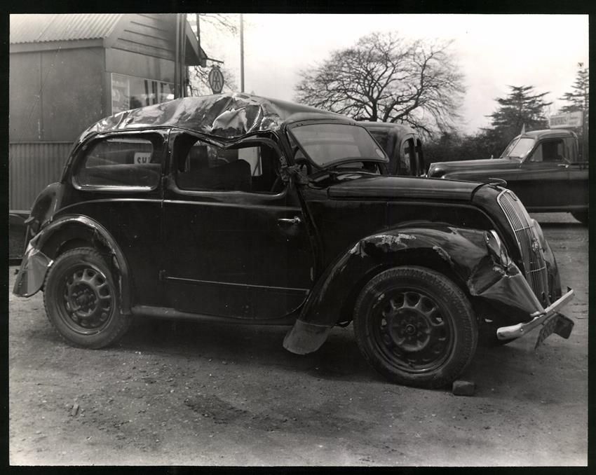 Fotografie & Manifesti: Fotografie Unfallwagen, nach Unfall zers – Usato da Berlin venduto da bartko-reher