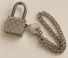 Gucci Schloss mit Kette silberfarben 