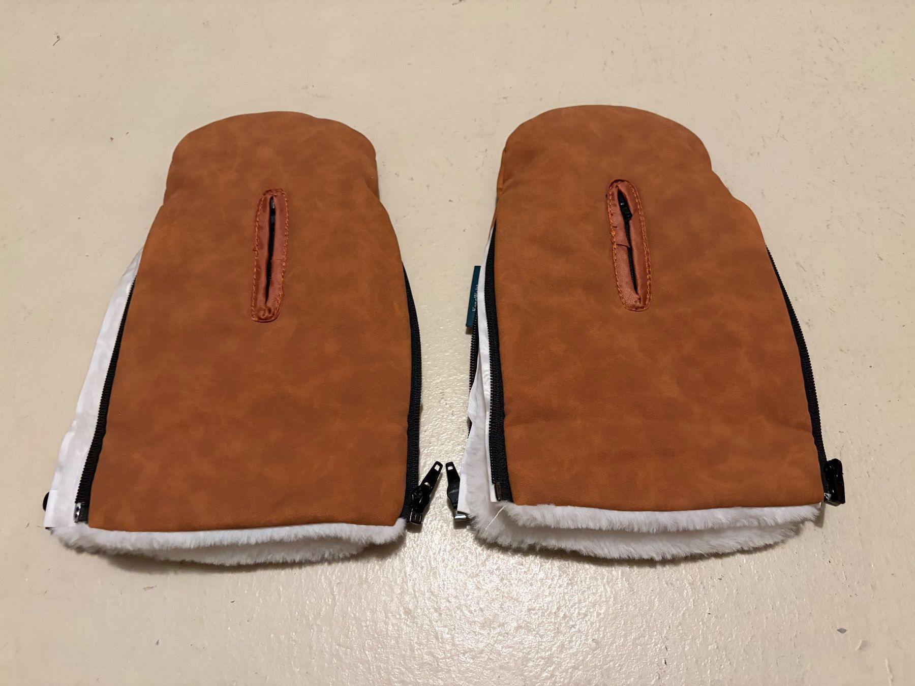 Carrozzine: Handschuhe für den Kinderwagen – Usato da Muttenz venduto da nataschasia 1