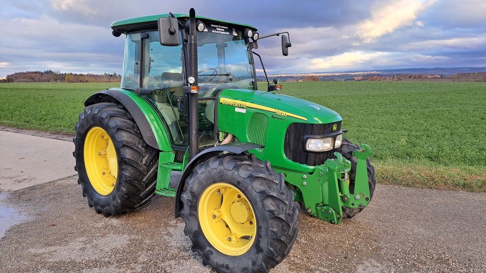 JOHN DEERE 5820 - Tracto Pieces Occasion