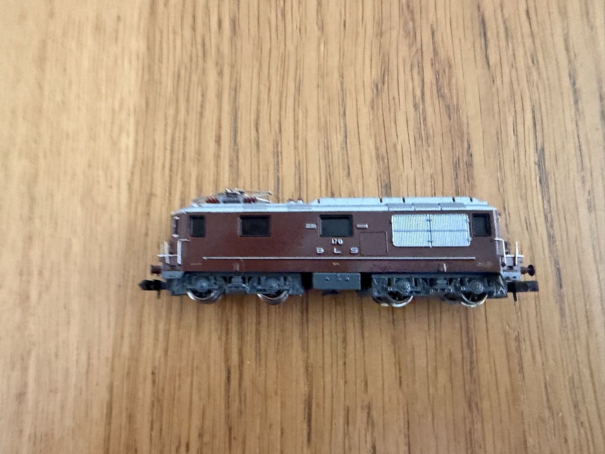 Arnold Modellini di ferrovie: Arnold E-Lok Re 4/4 BR 170 BLS + Wagen – Usato da Schaffhausen venduto da KellerJuerg 1