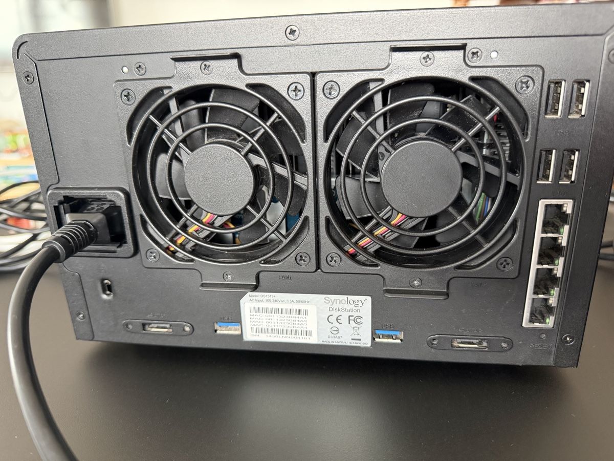 Synology Server: Synology DS1513+ NAS-Server, inkl. 5x3TB Festplatten – Usato da Uster venduto da CityGirl87 1