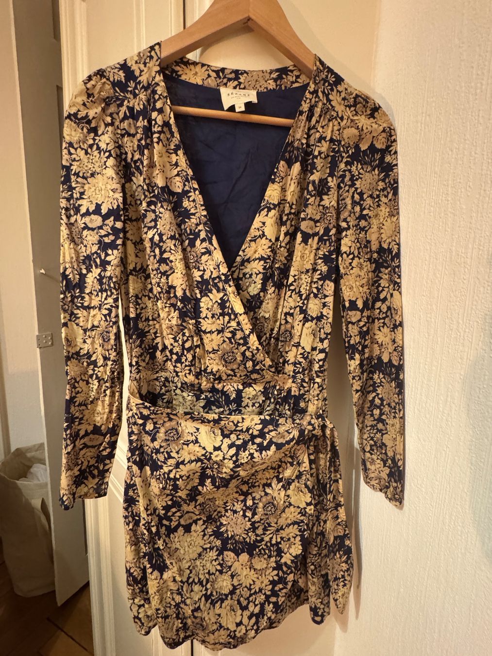 Sezane Kleider: Robe Sézane Noemia – Gebraucht aus Lausanne von EloLausanne