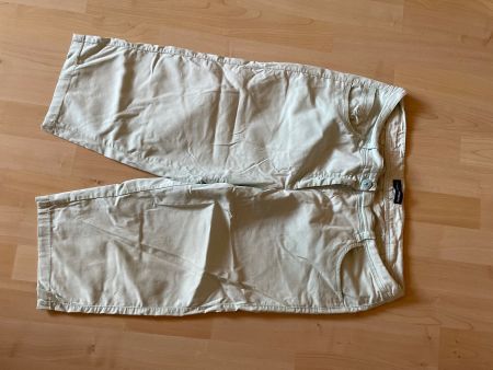 Shorts Damen feines grün Grösse 42 neuwertig