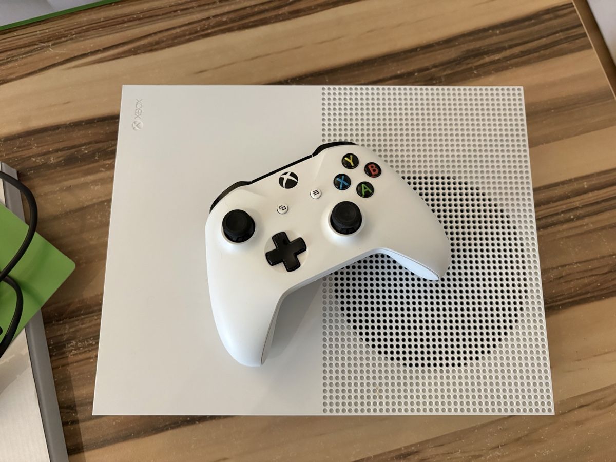Microsoft Konsolen: XBOX ONE S / 1TB / disc édition  – Gebraucht aus Tavannes von kev_77jk 1