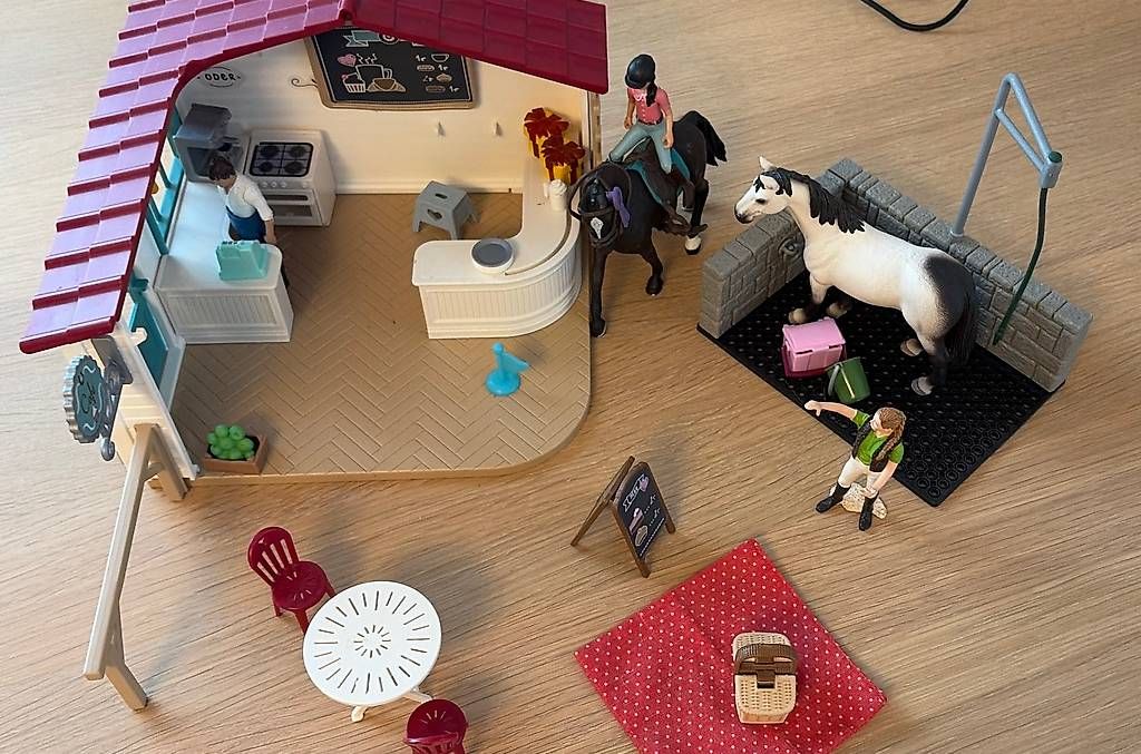Spielzeuge: Schleich Café – Gebraucht aus Hinterforst von moliki