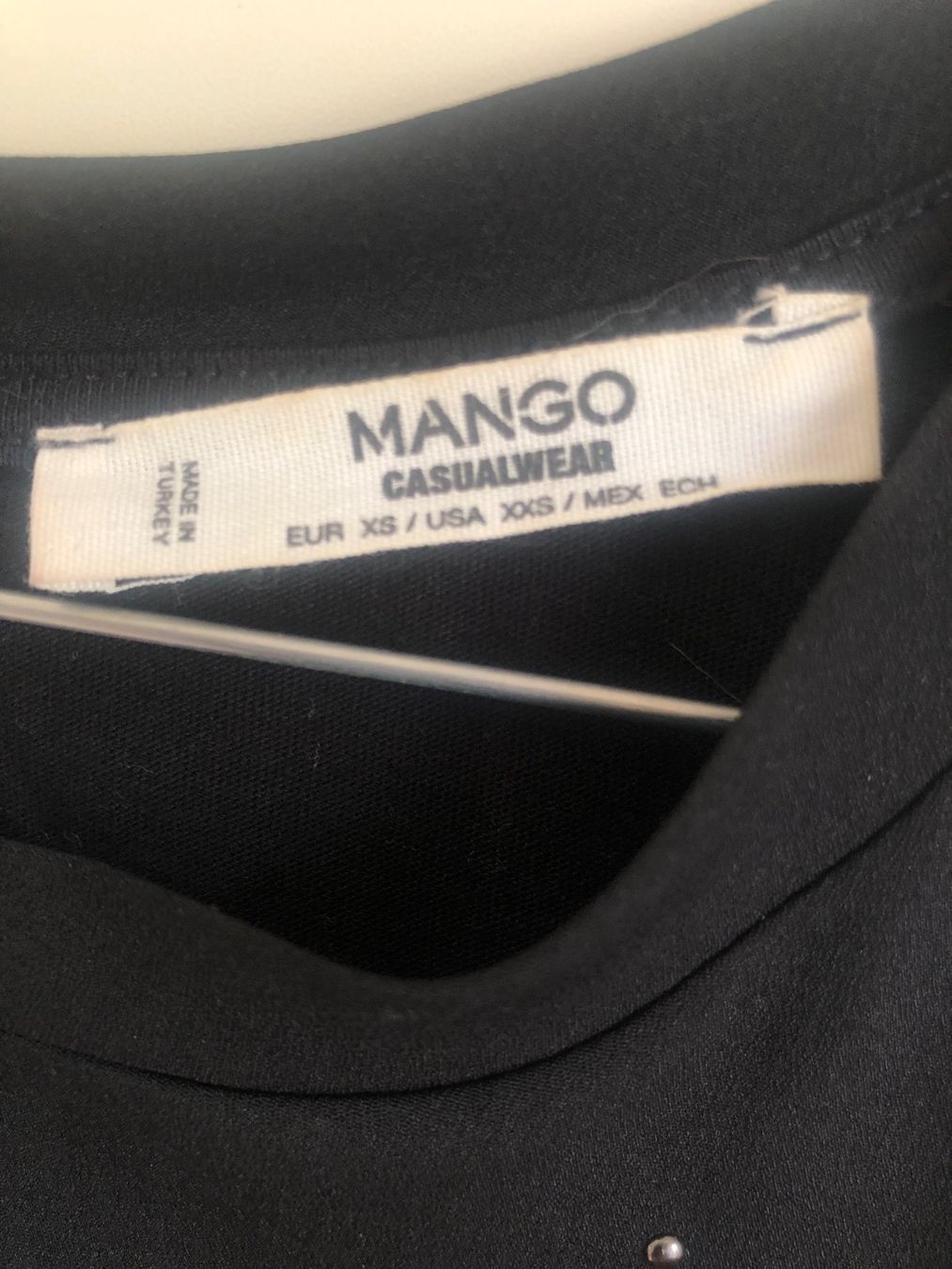 Mango T-shirt: Schwarzes T-Shirt – Usato da Gamprin venduto da Minabal 2
