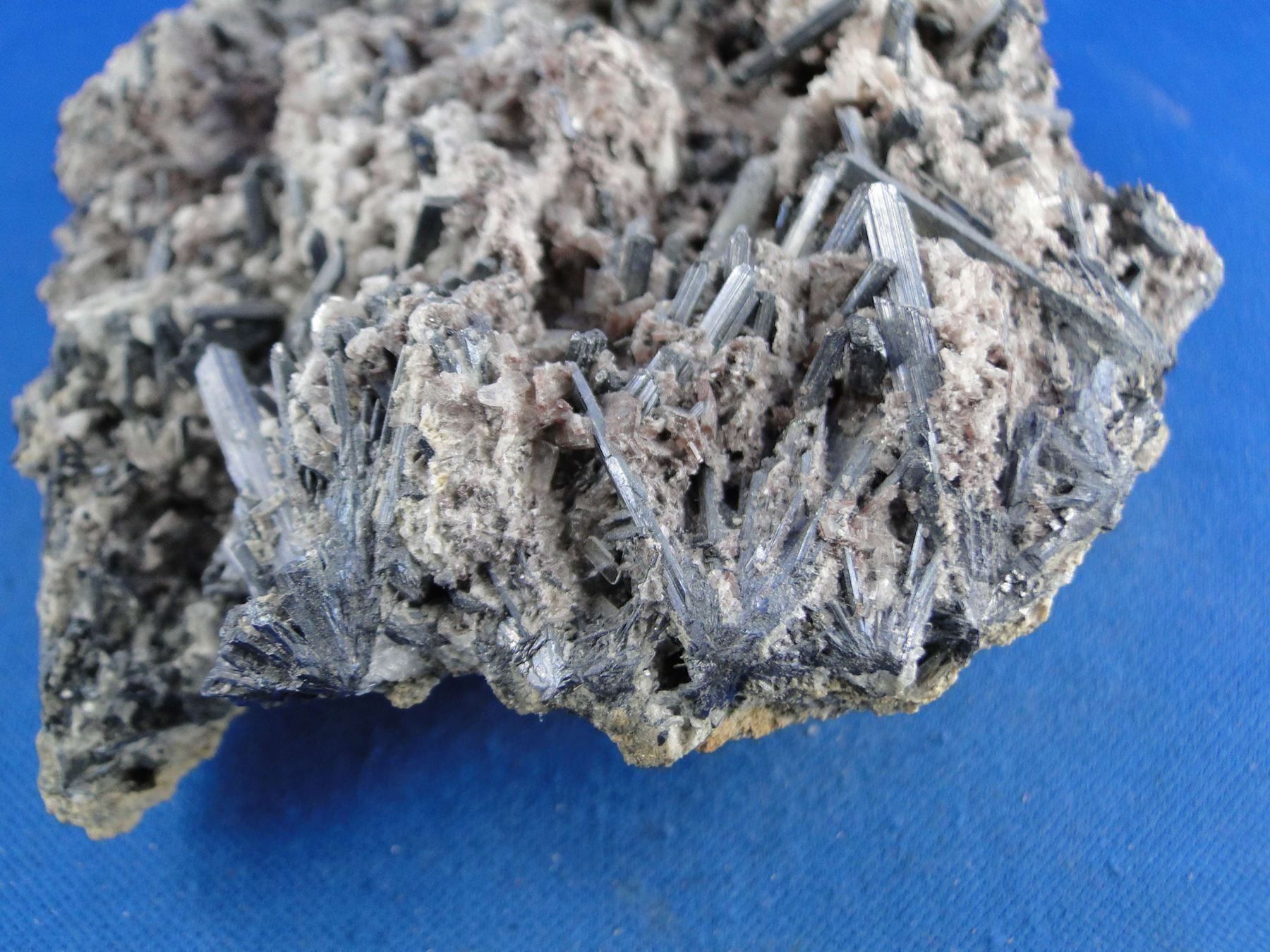 Minerali & Pietre curative: Baryt auf Stibnit – Usato da Schinznach Bad venduto da Demerald 5