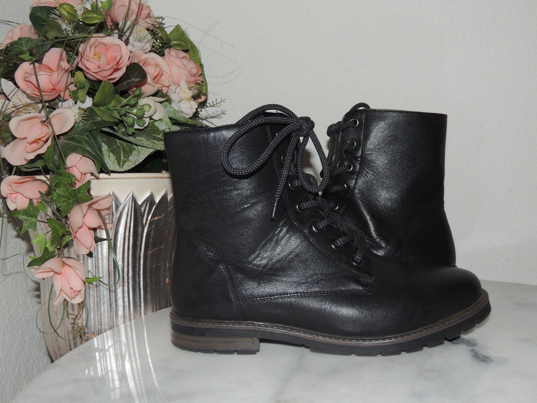 Scarpe da donna: SCHÖNE STIEFELETTE ECHTLEDER PROFILSOHLE NEU 40 – Nuovo e nell'imballaggio originale da Au ZH venduto da FashionConsultant