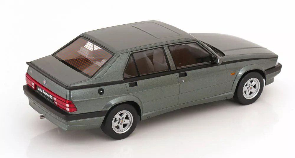Alfa Romeo Modellini d'auto: Alfa Romeo 75 1991 , Triple 9 , 1:18 – Nuovo e nell'imballaggio originale da Goldach venduto da Feivel9 2