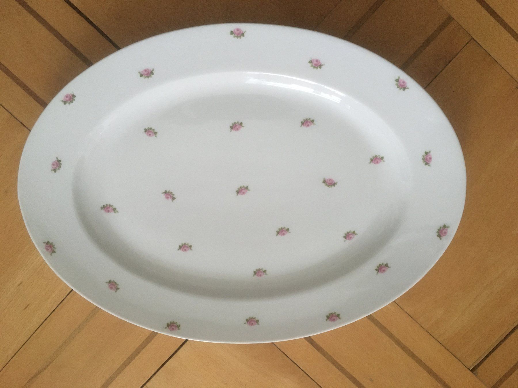 Servierplatten: Ovale Servierplatte Porzellan – Gebraucht aus St.Gallen von Enka_Var