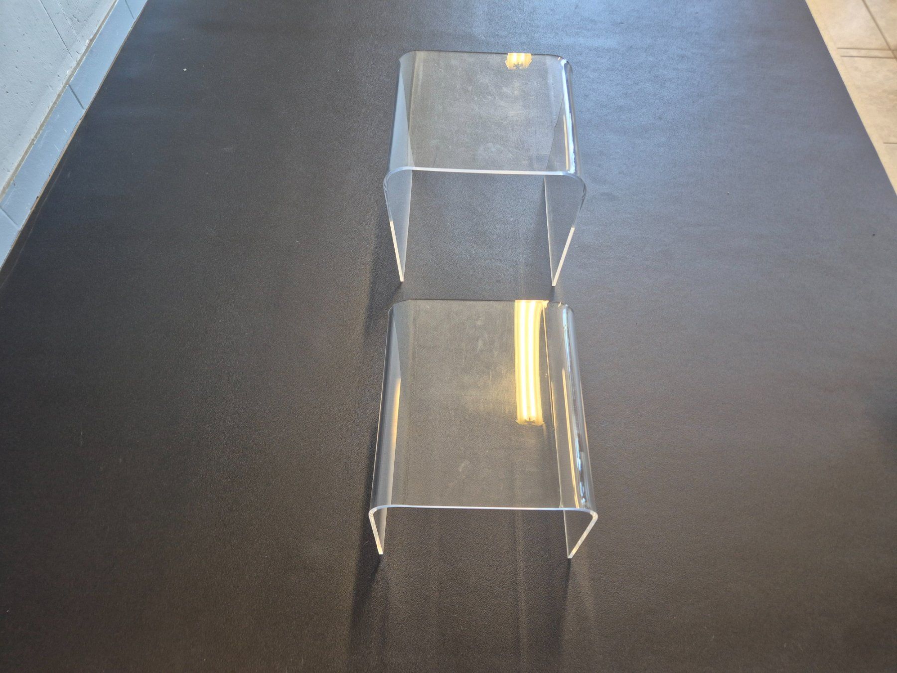 Tische: Set Acryl Beistelltisch Coffee-Table Plexiglas – Gebraucht aus Nottwil von Wondewa-Shop 7