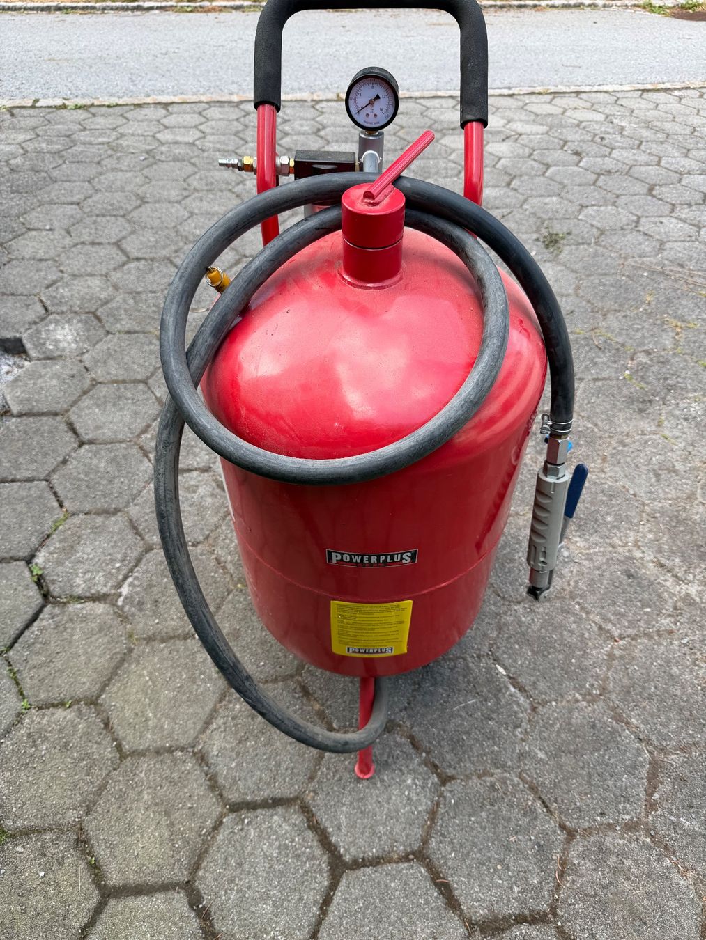 Tutte le macchine: Mobiles Sandstrahlgerät Powerplus – Usato da Herisau venduto da Paddy654321