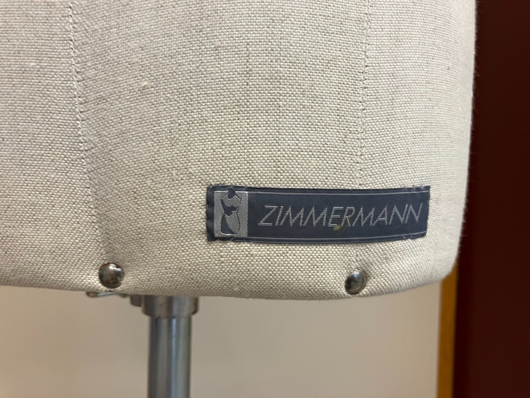 Ladenausstattungen & Messebau: Zimmermann - Büste – Gebraucht aus Lausen von Sijami3 1