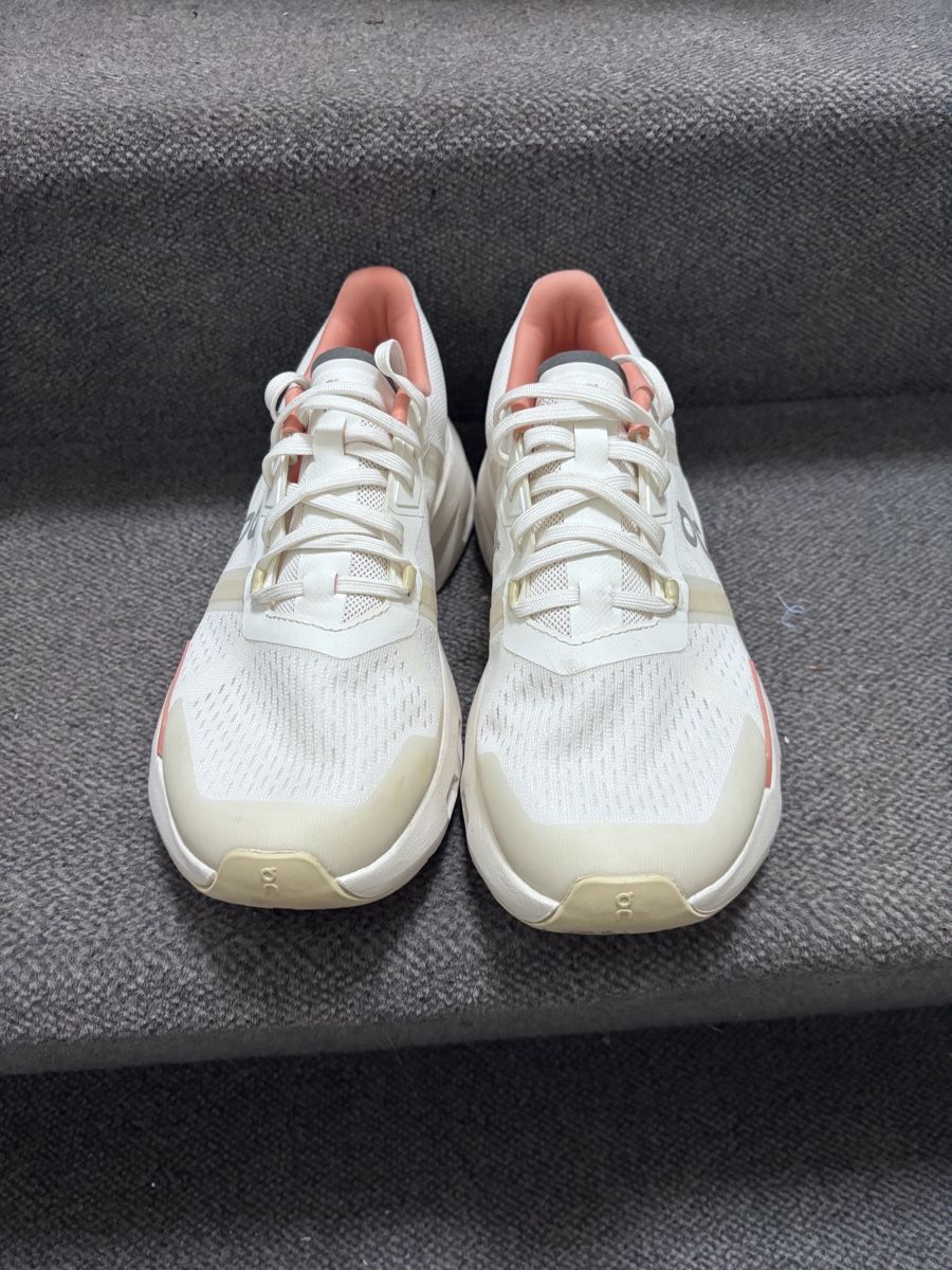 On Damenschuhe: On running cloudpulse – Gebraucht aus Zürich von Hanna-Hadorn 1