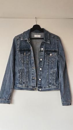 Denimjacke – klassisch & vielseitig