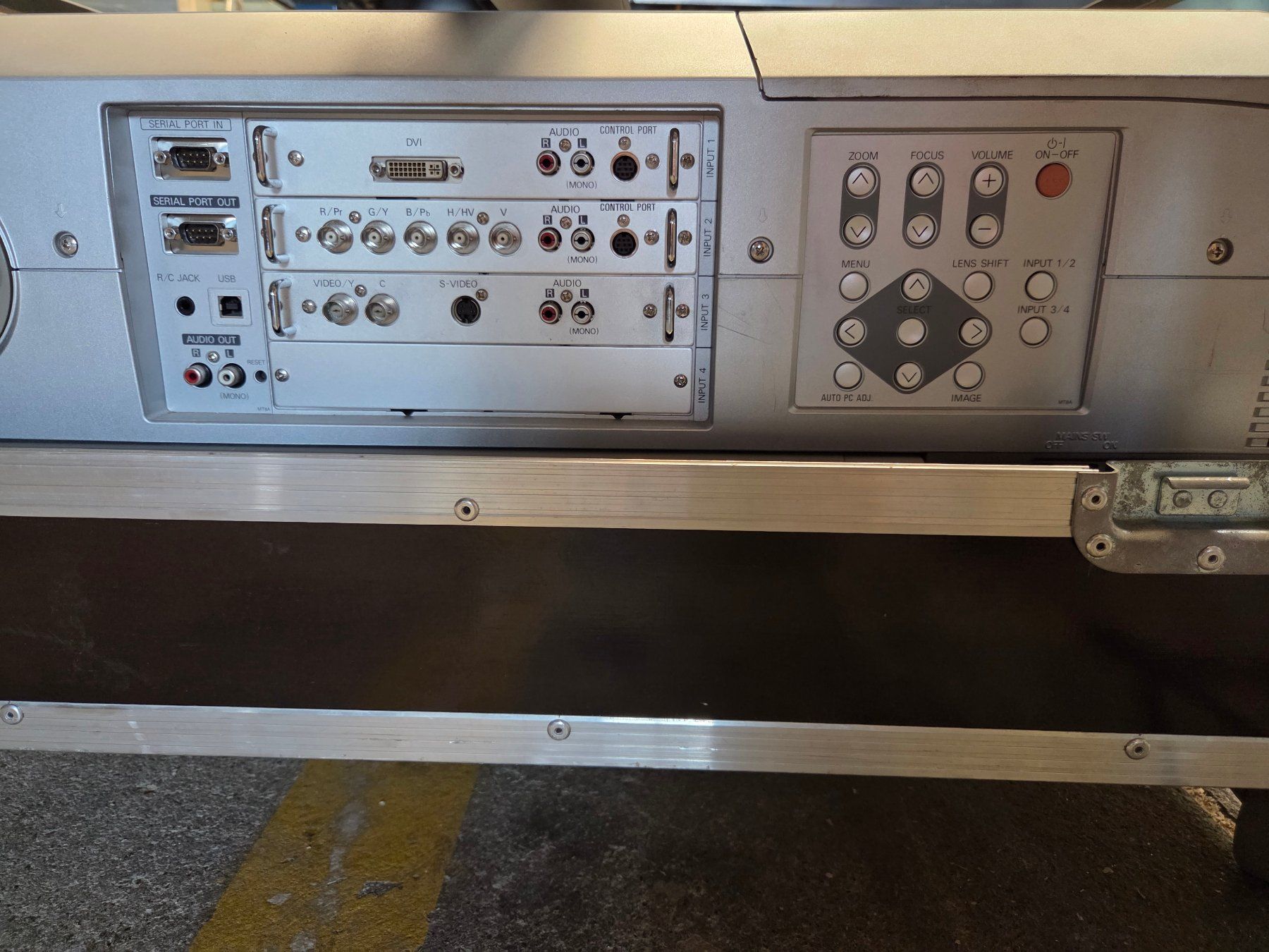 Sanyo Proiettori: Beamer Sanyo PLC-XF41 – Difettoso da Zürich venduto da _jns 3