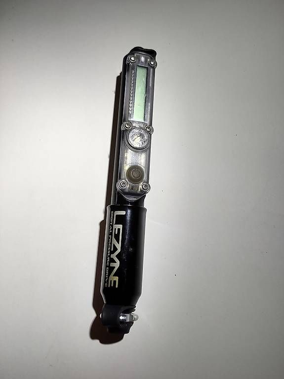Pompe: Minipumpe mit digitalem Manometer – Usato da Winterthur venduto da Lisa123456789 3