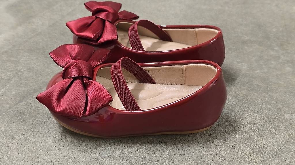 Scarpe per ragazze: Mädchen Lackschuhe - 21- Rot mit Schleife – Nuovo (secondo la descrizione) da Thalwil venduto da VitaMini 2