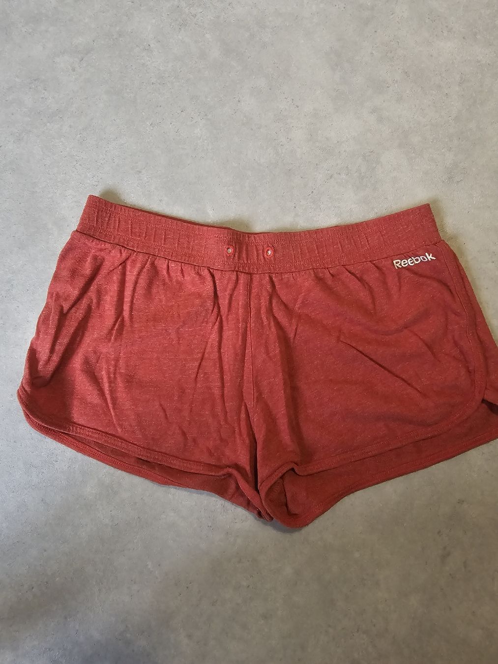 Reebok Hosen: Shorts Reebok rouge taille S – Gebraucht aus Sornetan von T.a333