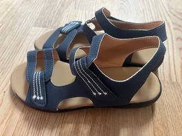 Sandaletten aus Kunstleder dunkelblau mit Klettverschluss