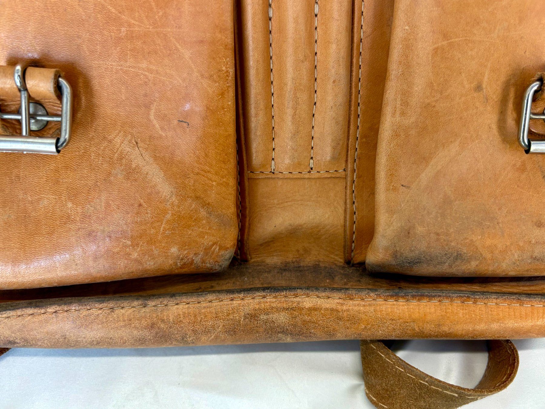 Taschen: Umhängetasche aus Leder – Gebraucht aus Zürich von Drahtzug 3