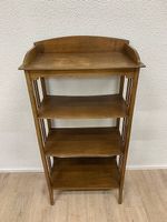 Antikes Holzregal mit Sprossen und Aufsatz