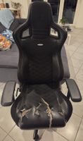 Noblechairs Epic Gamingstuhl (Sitzfläche grobe Risse)