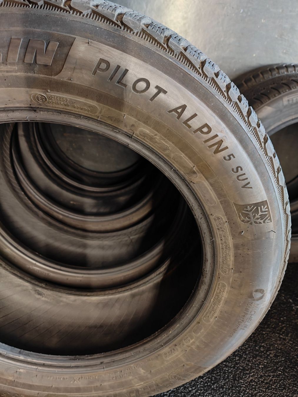 Michelin Pneumatici & Ruote complete: Winterreifen 255/55 R18 – Usato da Oberengstringen venduto da Reifen-Lagerverkauf 2