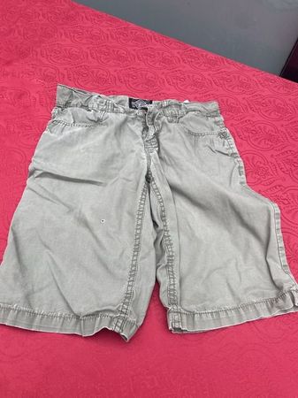 Junge Shorts olivgrün 146