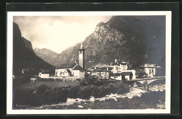 Cartoline postali: Bignasco, Ortsansicht mit Brücke und Ki – Usato da Berlin venduto da bartko-reher