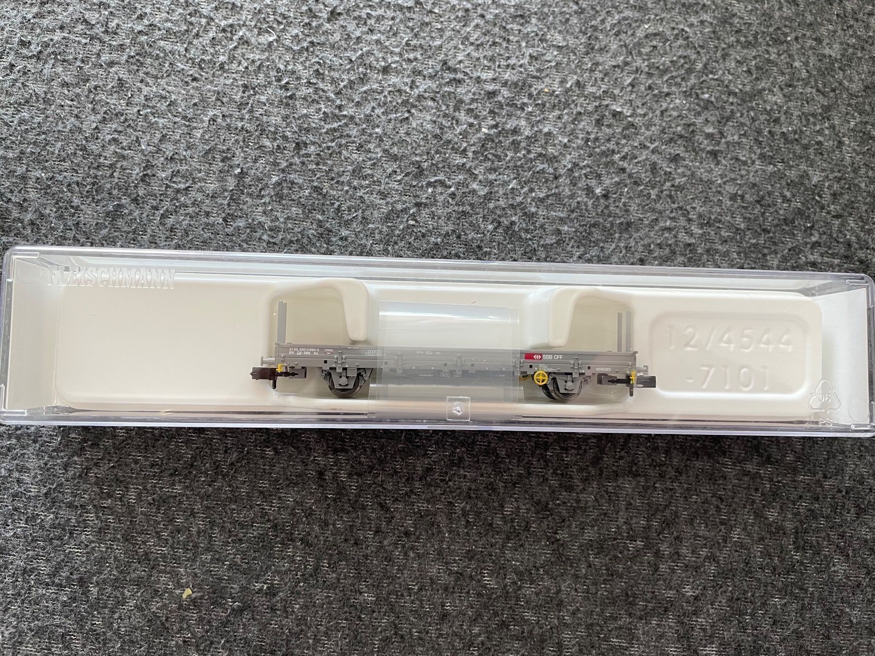 Fleischmann Modellini di ferrovie: Fleischmann 825749 Schwenkrungenwagen grau SBB – Nuovo e nell'imballaggio originale da Hauterive NE venduto da eriamch