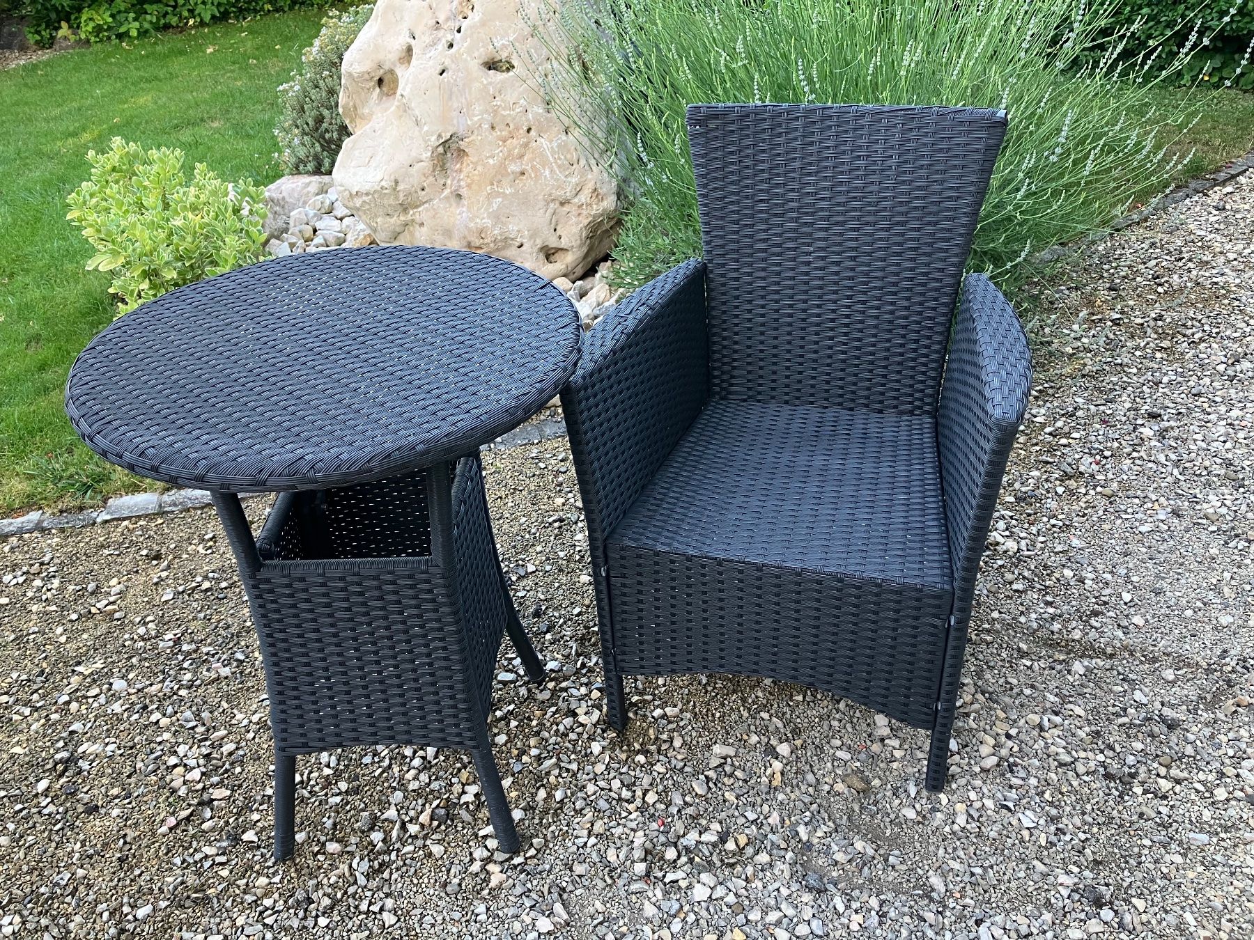 Set di tavolo e panche: Gartentisch mit Stuhl, schwarz – Usato da Zürich venduto da edf_9wg7