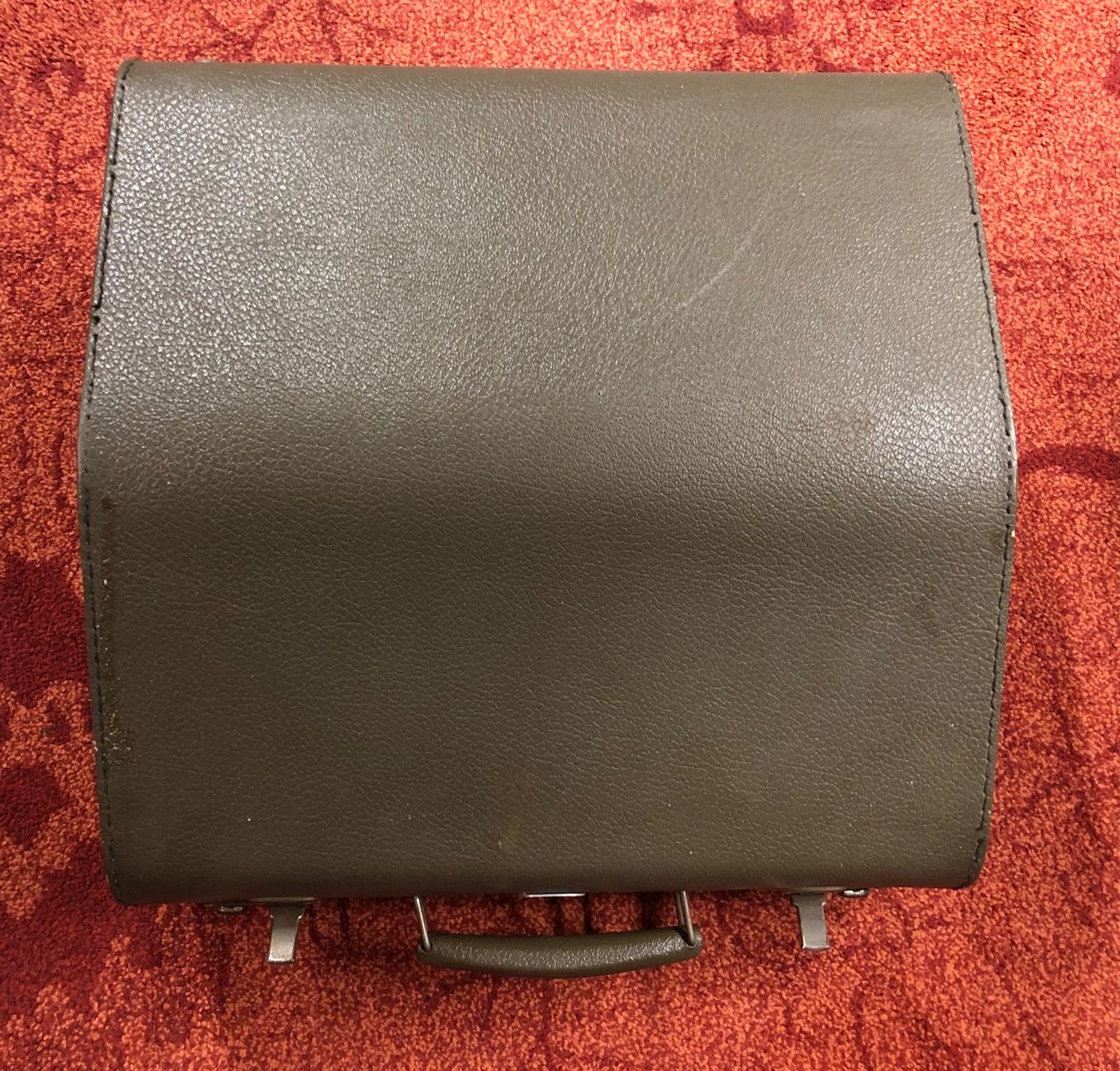 Hohner Strumenti musicali: Hohner Student IVM Accordion with original case – Usato da zug venduto da tri_sy2l 1