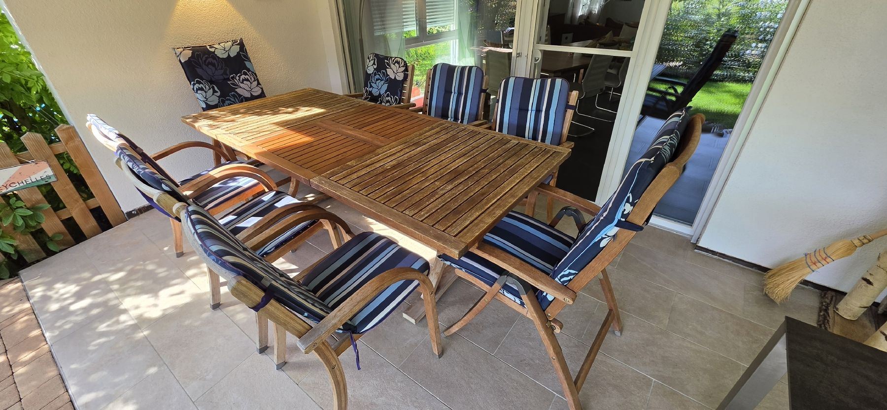 Gartentisch Holz ausziehbar 8 Stühlen Teakholz Style 216x95 (Gebraucht) in Breitenbach für CHF 549 – nur Abholung auf Ricardo kaufen