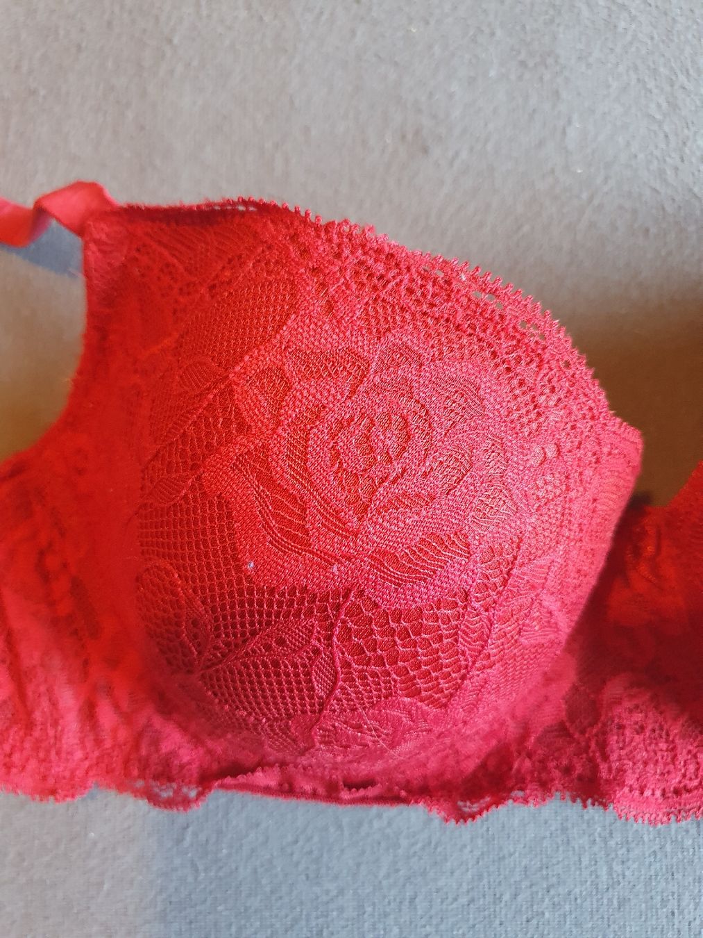 Altra biancheria intima: Roter Spitzen-BH mit Bügel 80B – Usato da Wimmis venduto da hel_m26m 2