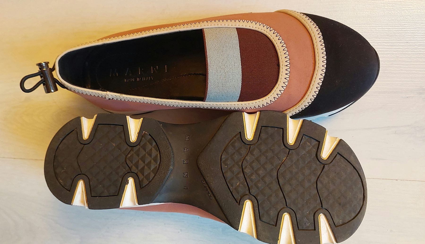 Chaussures femmes: Sneaker – D'occasion à Brunnen par CHOUCHOU. 1