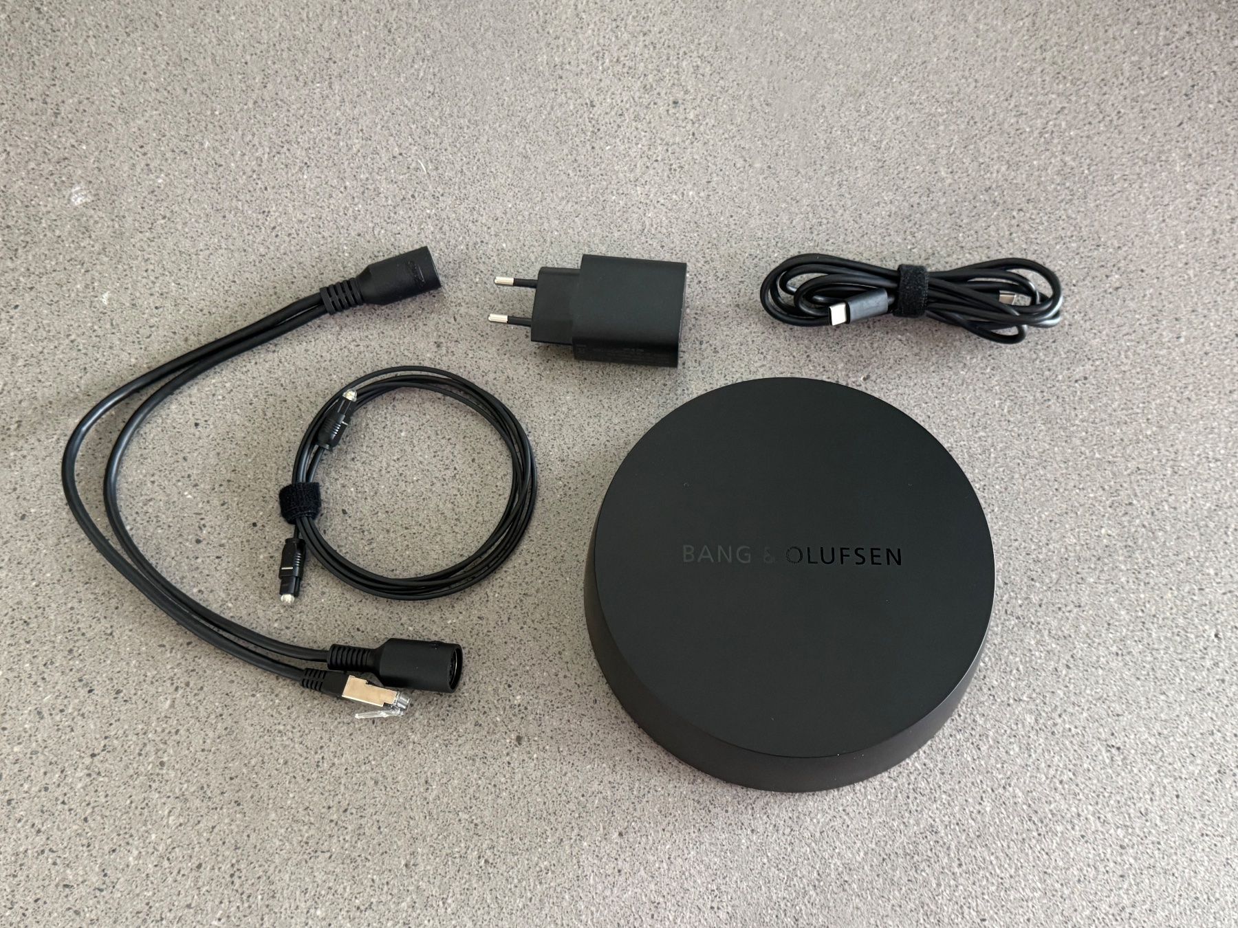 Bang & Olufsen Casse acustiche: Bang & Olufsen BeoSound Core Modell 3051 mit AirPlay2 – Usato da Luzern venduto da DarthYodus